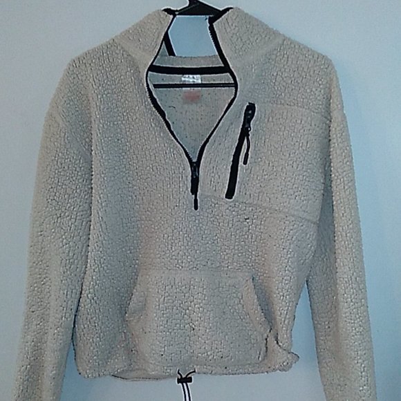 White pullover - Picture 1 of 2